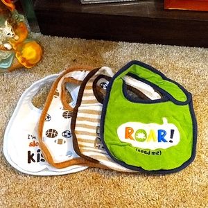 12 Baby bibs, different sizes, different colors, No tears No holes No holes.